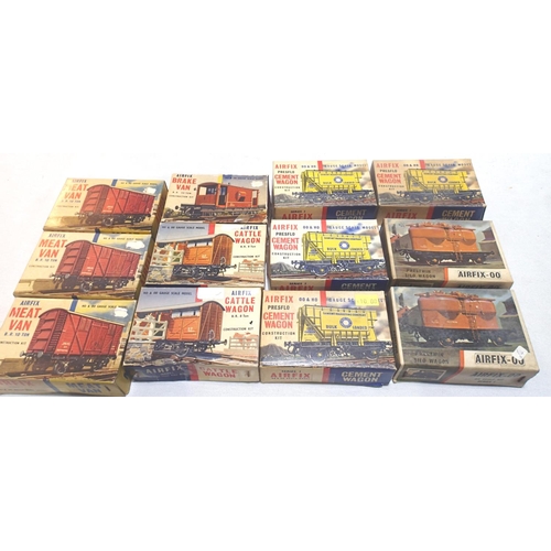 2132 - Twelve OO scale Airfix wagon kits, all appear complete/ unchecked, wear to boxes. P&P Group 1 (£14+V... 