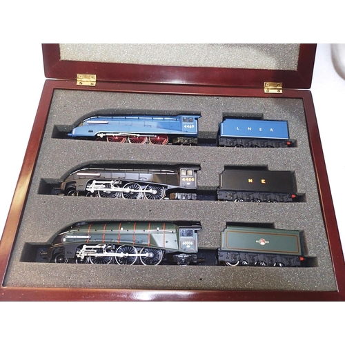 2187 - Three OO scale Hornby Sir Ralph Wedgwood class A4 locomotives to include 1939-1942 LNER Blue, 4469, ... 