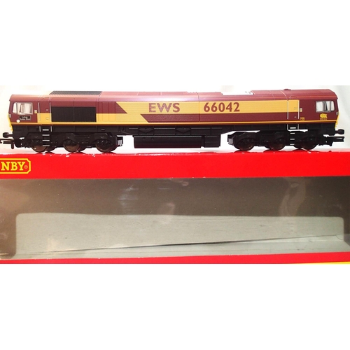 2202 - OO scale Hornby R2651 class 66 diesel, 66042 Lafarge Buddon Wood, EWS Maroon in excellent condition,... 