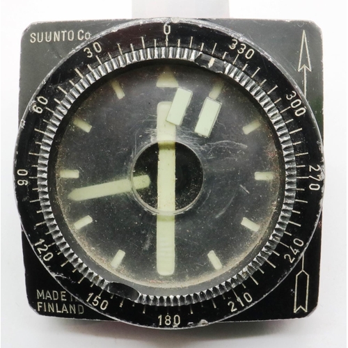 173 - SUUNTO FINLAND: TYPHOON divers wrist compass, with black dial, no strap, working at lotting. P&P Gro... 