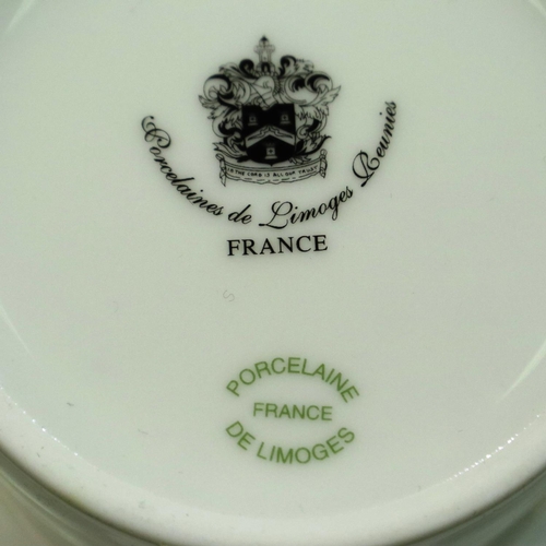 1361 - 108 piece Limoges dinner service in The Wheat pattern, slight wear to gilt throughout, no cracks or ... 