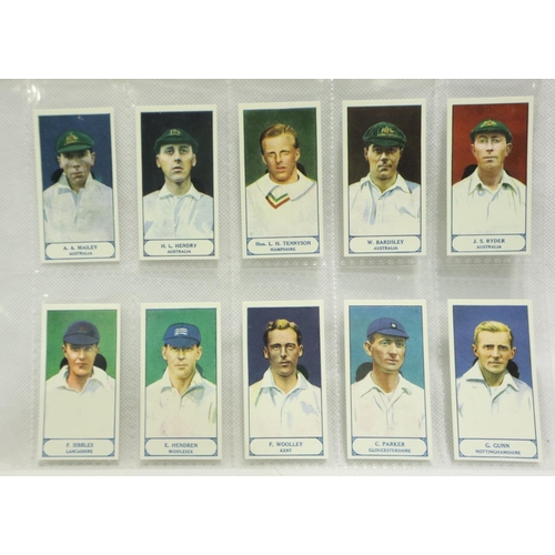 1142 - Approximately 200 reproduction sporting cigarette cards, cricket and horseracing. P&P Group 1 (£14+V... 