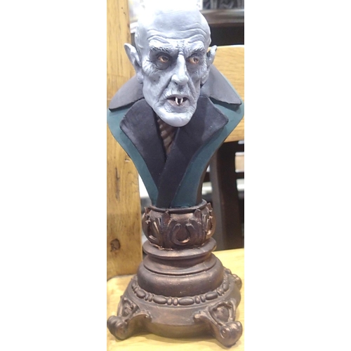 2223 - Small Nosferatu resin bust in good condition, H: 20 cm. P&P Group 1 (£14+VAT for the first lot and £... 