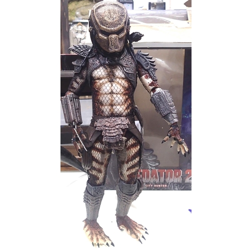 2232 - Large Reel Toys Predator 2, City Hunter figurine, in good condition, boxed, H: 30 cm. P&P Group 3 (£... 