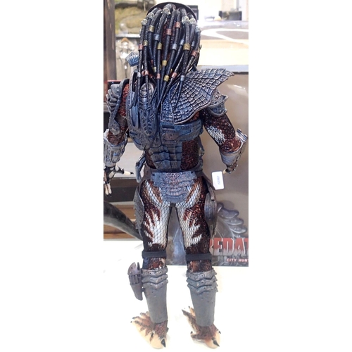 2232 - Large Reel Toys Predator 2, City Hunter figurine, in good condition, boxed, H: 30 cm. P&P Group 3 (£... 