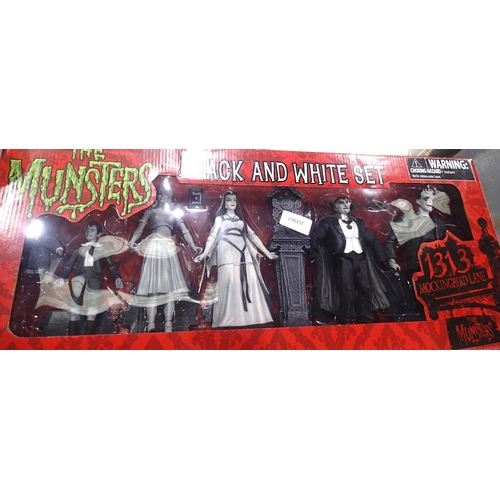 2233 - The Munsters, 1313 Mockingbird Lane, Black and White set figurines in good condition, boxed. P&P Gro... 