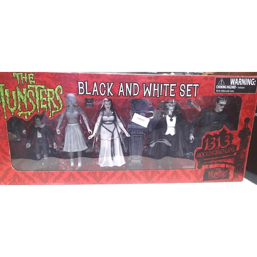 2233 - The Munsters, 1313 Mockingbird Lane, Black and White set figurines in good condition, boxed. P&P Gro... 