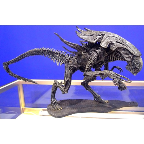 2234 - Movie Maniacs 6, Alien Queen figurine in good condition, boxed, H: 26 cm. P&P Group 3 (£25+VAT for t... 