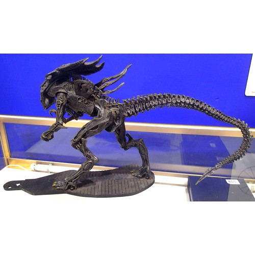 2234 - Movie Maniacs 6, Alien Queen figurine in good condition, boxed, H: 26 cm. P&P Group 3 (£25+VAT for t... 