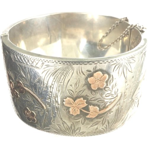 10 - Hallmarked silver engraved cuff bangle with gold highlights and safety chain, D: 65 mm, 51g. P&P Gro... 