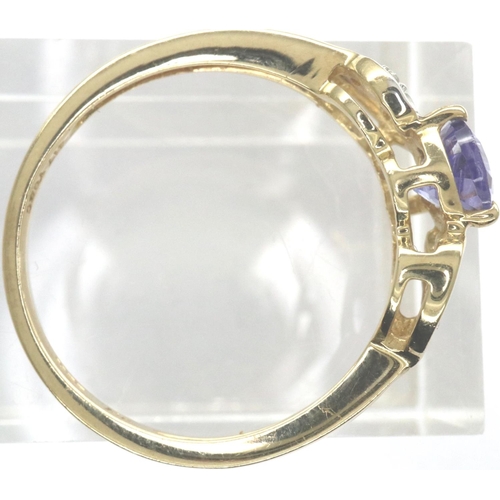 39 - 9ct gold amethyst and diamond ring, size N/O, 1.9g. P&P Group 1 (£14+VAT for the first lot and £1+VA... 