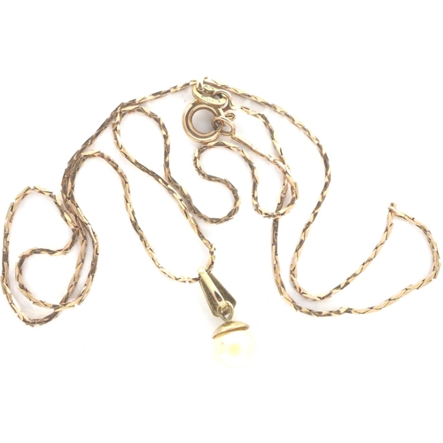 50 - 9ct gold neck chain with pearl pendant in a 9ct gold mount, chain L: 40 cm, 2.3g. P&P Group 1 (£14+V... 