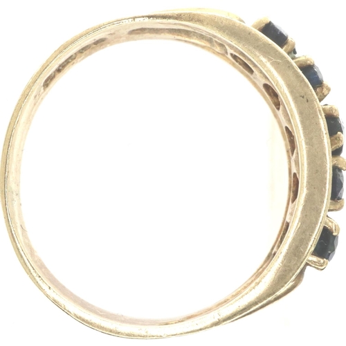 7 - 9ct gold ring set with five sapphires, 2.9g, size M/N. P&P Group 1 (£14+VAT for the first lot and £1... 