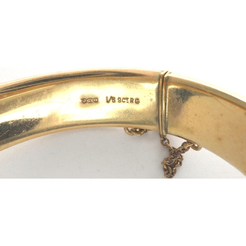 72 - 1/5th 9ct gold bangle with engraved floral decoration, 22.8g, D: 68 mm with safety chain. P&P Group ... 