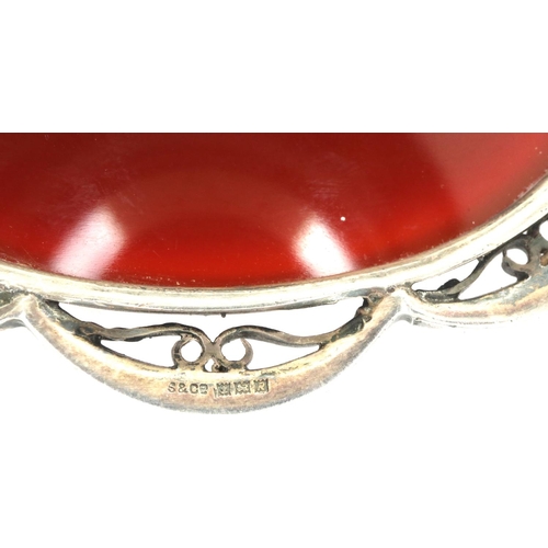 86 - Boxed hallmarked silver and agate brooch, H: 60 mm. P&P Group 1 (£14+VAT for the first lot and £1+VA... 