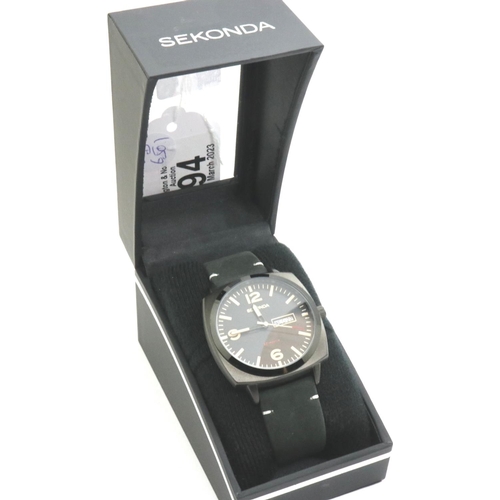 94 - Sekonda: 50 metres gents wristwatch with day date aperture on a suede strap, boxed, working at lotti... 