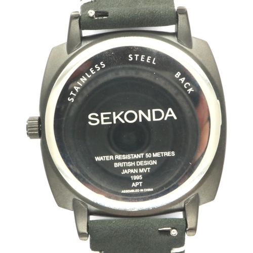 94 - Sekonda: 50 metres gents wristwatch with day date aperture on a suede strap, boxed, working at lotti... 