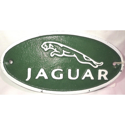 1046 - Small cast iron Jaguar plaque, W: 14 cm. P&P Group 1 (£14+VAT for the first lot and £1+VAT for subse... 