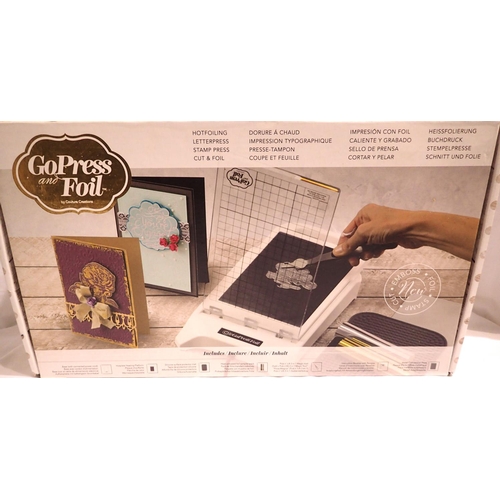 1052 - GoPress and Foil by Couture Creations letter press, boxed with instructions. P&P Group 1 (£14+VAT fo... 