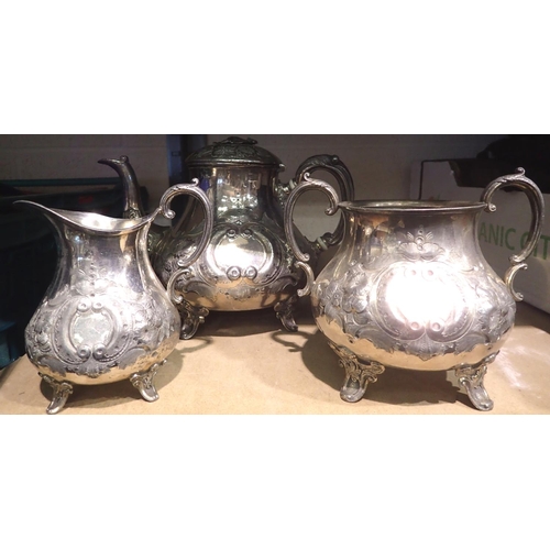 1056 - Silver plated teapot with matching creamer and sugar, largest H: 20 cm. P&P Group 1 (£14+VAT for the... 