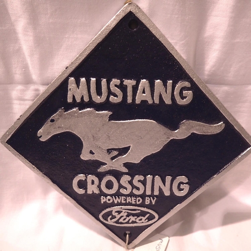 1062 - Cast iron Ford Mustang Crossing plaque, W: 20 cm. P&P Group 1 (£14+VAT for the first lot and £1+VAT ... 