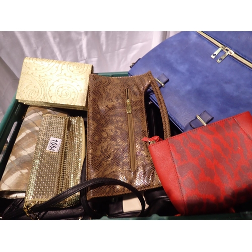 1064 - Quantity of assorted ladies handbags and clutches. P&P Group 3 (£25+VAT for the first lot and £5+VAT... 