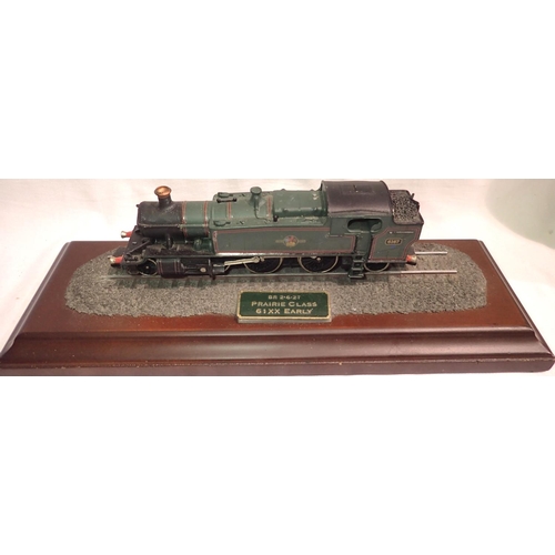 1073 - Static Prairie Class BR 2.6.2T locomotive on wooden plinth, overall 25 x 5 cm. P&P Group 1 (£14+VAT ... 