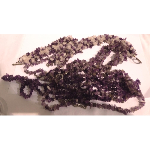 1111 - Mixed amethyst rough tumbled beads. P&P Group 1 (£14+VAT for the first lot and £1+VAT for subsequent... 