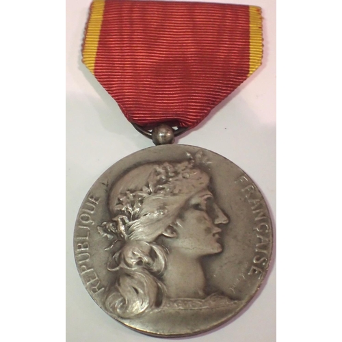 1116 - French Republic Industry Award, overall H: 70 mm. P&P Group 1 (£14+VAT for the first lot and £1+VAT ... 