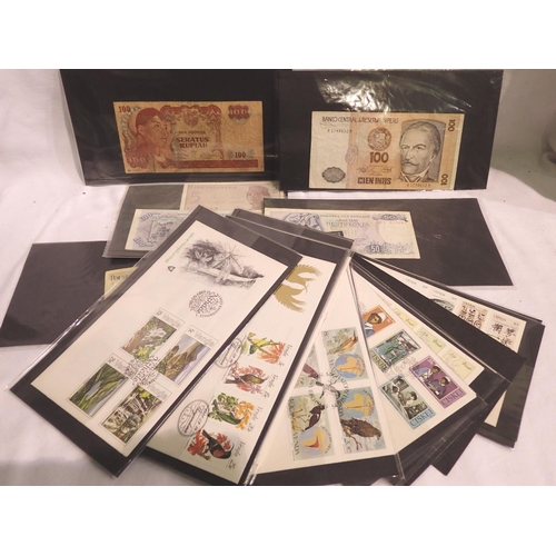 1135 - Collection of mixed first day covers and banknotes. P&P Group 1 (£14+VAT for the first lot and £1+VA... 