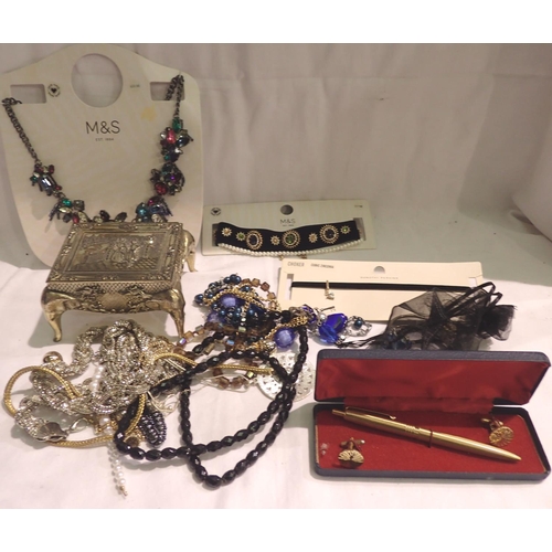 1143 - Quantity of mixed collectables to include costume jewellery etc. P&P Group 1 (£14+VAT for the first ... 