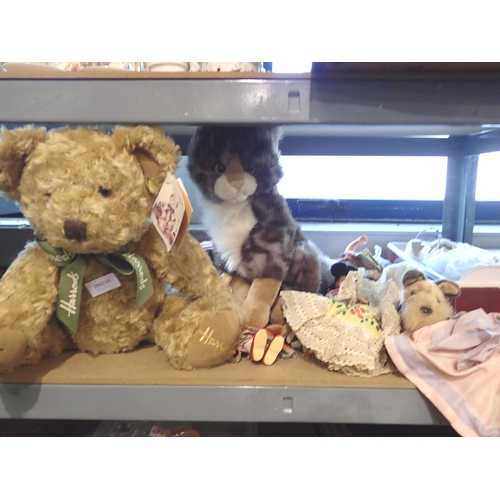 1200 - Mixed teddy bears and dolls including a Harrods example. P&P Group 3 (£25+VAT for the first lot and ... 