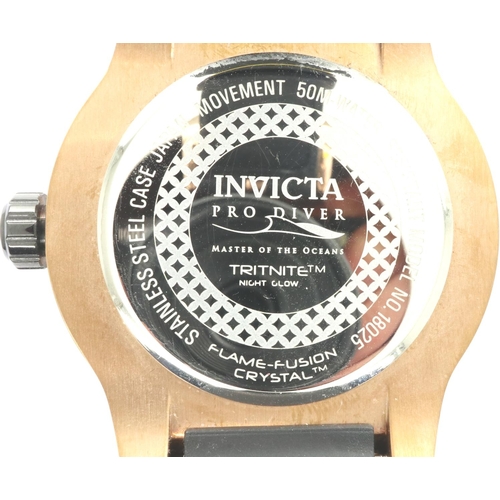 102 - Invicta: gents wristwatch on a rubber strap, boxed, working at lotting. P&P Group 1 (£14+VAT for the... 