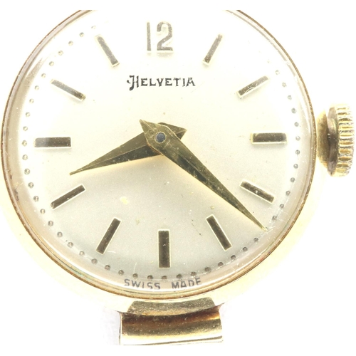 104 - 9ct gold Helvetia ladies wristwatch on a gold plated bracelet, working at lotting. P&P Group 1 (£14+... 