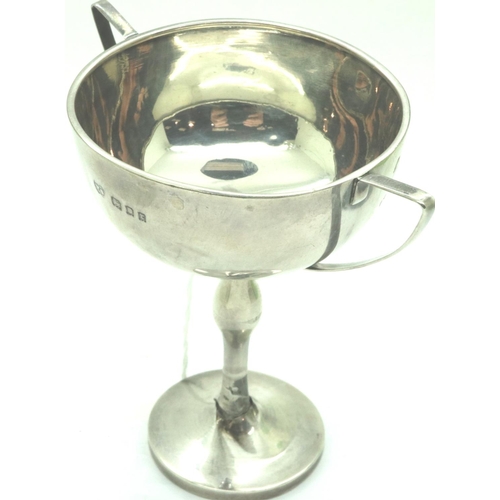 117 - Hallmarked silver handled trophy, London assay, damaged to base of trophy. P&P Group 1 (£14+VAT for ... 