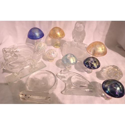 1202 - Mixed glass ornaments including Ditchfield style mushrooms etc. Not available for in-house P&P