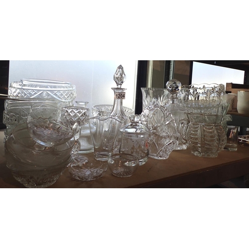 1204 - Quantity of mixed glassware including crystal  bowls. Not available for in-house P&P