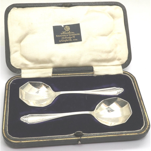 153 - Two boxed hallmarked silver spoons, combined 38g, L: 13 cm, W: 45 mm. P&P Group 1 (£14+VAT for the f... 