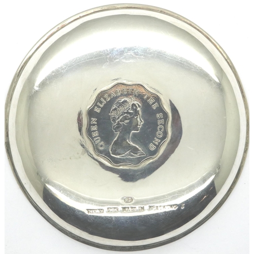 155 - Silver Hong Kong coin set dish, D: 90 mm, 45g. P&P Group 1 (£14+VAT for the first lot and £1+VAT for... 