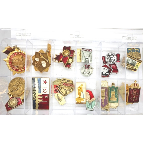 174 - Mixed Russian badges, boxed. P&P Group 1 (£14+VAT for the first lot and £1+VAT for subsequent lots)