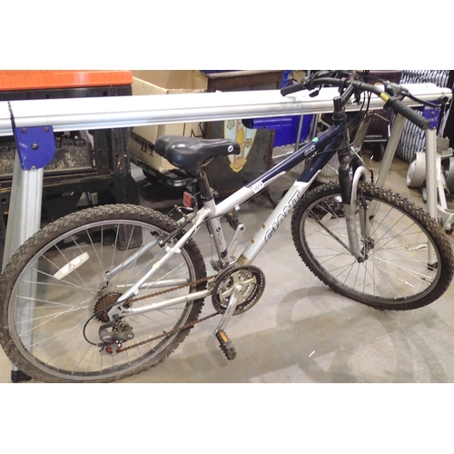 1014 - Giant Rock mens hardtail bike with 21 gears and 15 inch frame. Not available for in-house P&P