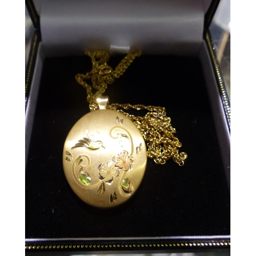 1076A - 14ct gold plated locket and neck chain, pendant H: 40 mm. P&P Group 1 (£14+VAT for the first lot and... 