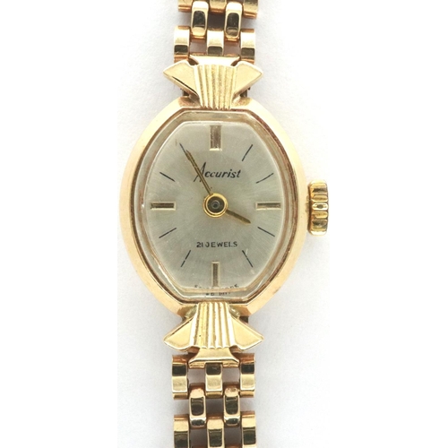 102A - Accurist: 9ct gold 21 jewel wristwatch on a 9ct bracelet, 12.9g, working at lotting. P&P Group 1 (£1... 