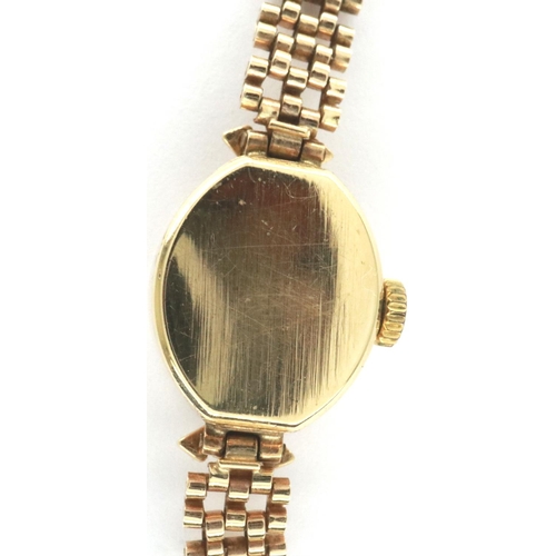 102A - Accurist: 9ct gold 21 jewel wristwatch on a 9ct bracelet, 12.9g, working at lotting. P&P Group 1 (£1... 