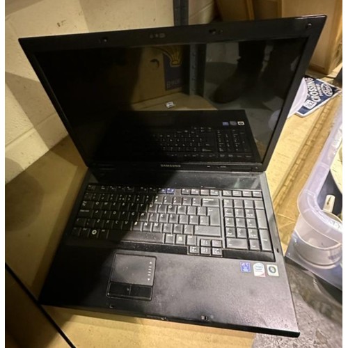 1063 - Samsung R700 laptop computer, lacking charger. P&P Group 1 (£14+VAT for the first lot and £1+VAT for... 