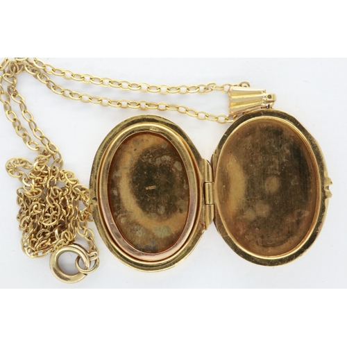 18 - 9ct gold oval locket on a 9ct gold chain, chain L: 40 cm, 6.3g. Light scratches to back, no dents to... 