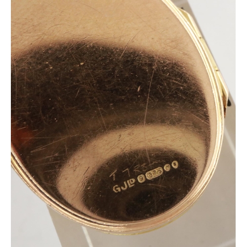 18 - 9ct gold oval locket on a 9ct gold chain, chain L: 40 cm, 6.3g. Light scratches to back, no dents to... 