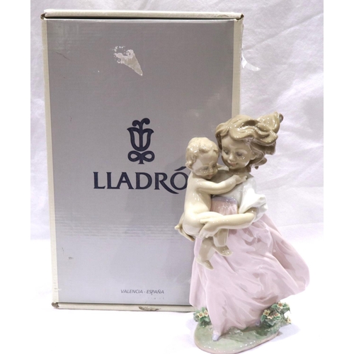 Boxed Lladro 2000 event figurine, Playing Mom 6681, H: 23 cm, no