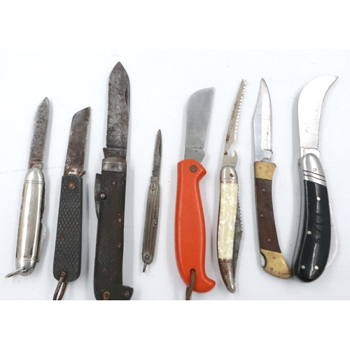 2028 - Eight mixed folding knives, including a 1937 dated example. P&P Group 2 (£18+VAT for the first lot a... 