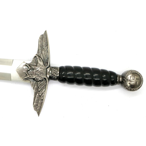 2118 - A replica Luftwaffe ceremonial short sword with scabbard and chain hanger. P&P Group 2 (£18+VAT for ... 